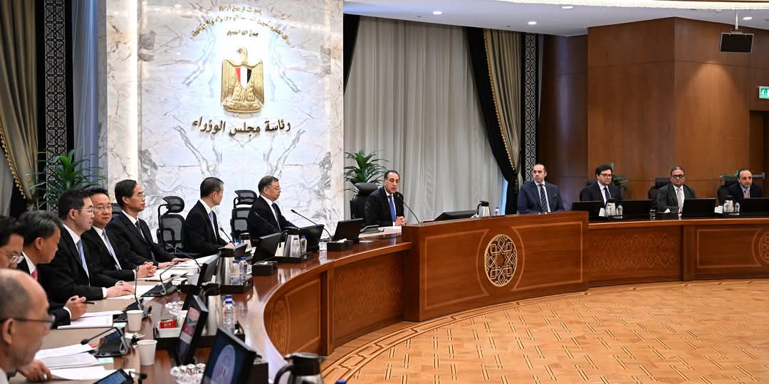 رئيس الوزراء يستقبل أمين الأمانة العامة للجنة المركزية للحزب الشيوعي الصيني