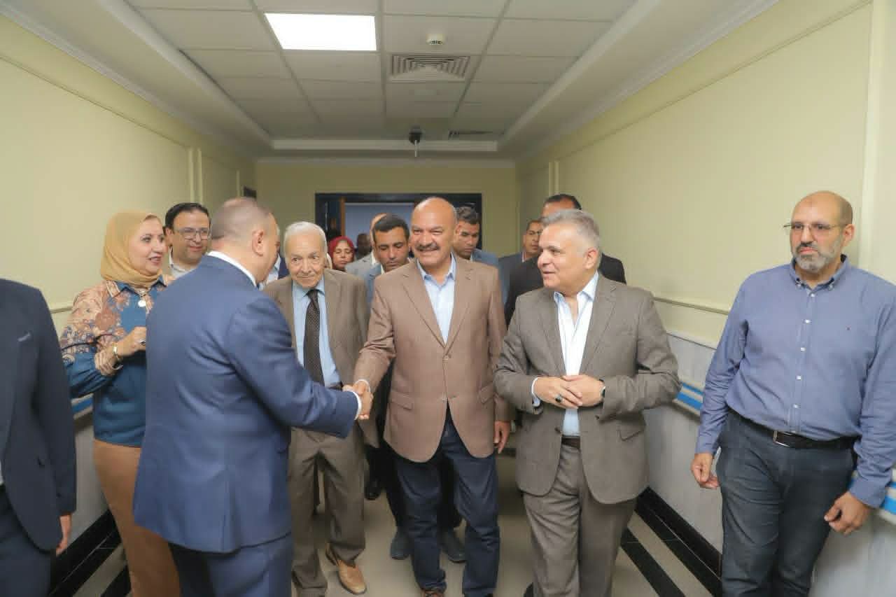 محافظ السويس يتفقد المستشفى الجامعى لتعزيز الشراكة ودعم التجهيزات الطبية الحديثة