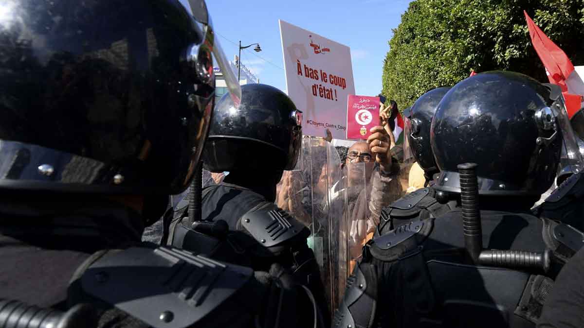 أمريكا تعبر عن القلق حيال المسار الديمقراطي في تونس وتدعو لاحترام حرية التعبير