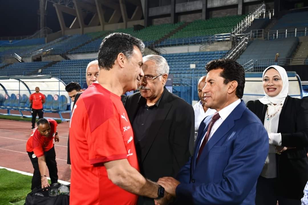 وزير الرياضة يُوأزر المنتخب الوطني قبيل مباراتي غينيا وإثيوبيا