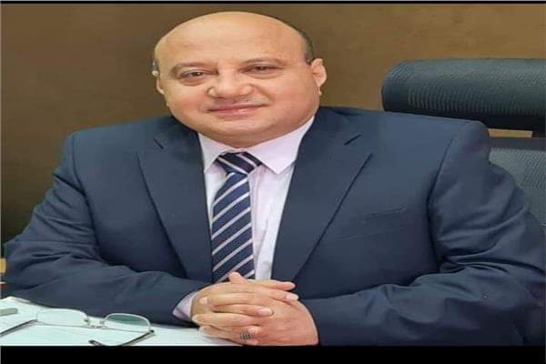 ضبط صاحب شركة انتحل صفة مستشار للنصب على الشباب بسوهاج !!