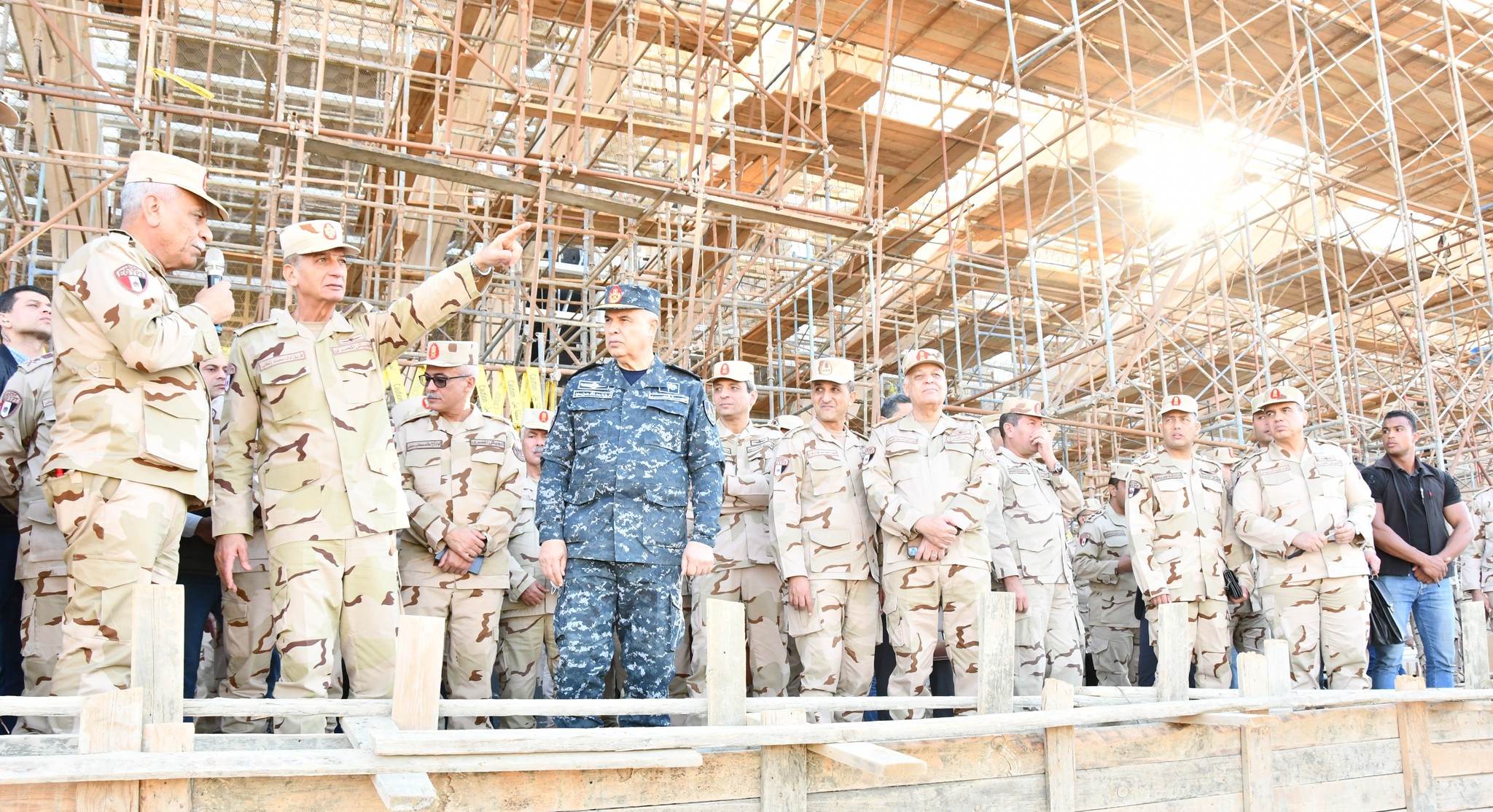 وزير الدفاع يتفقد مقر القيادة الاستراتيجية