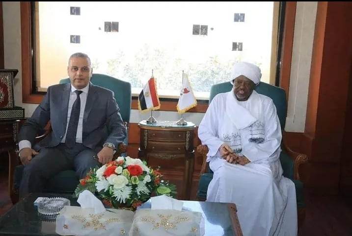 محافظ سوهاج يستقبل القنصل العام السوداني بمصر