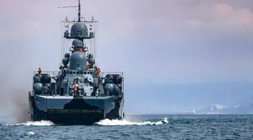 البحرية: سفن حربية روسية تدخل البحر الأحمر
