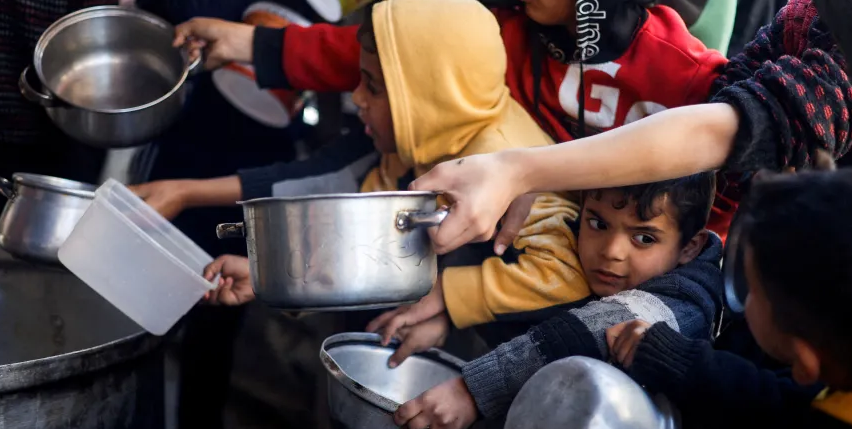 وسط المعاناة في غزة.. خبراء يطالبون بتعريف جديد للمجاعة