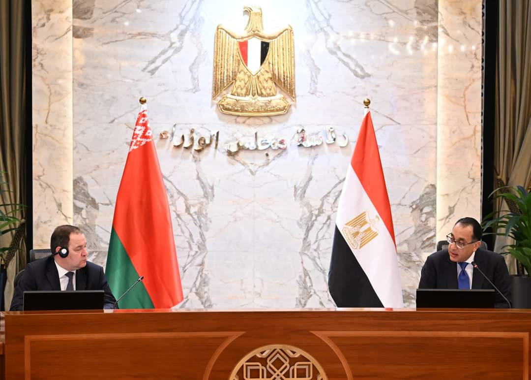 رئيسا وزراء مصر وبيلاروسيا يترأسان جلسة مباحثات مُوسّعة لمناقشة ملفات التعاون