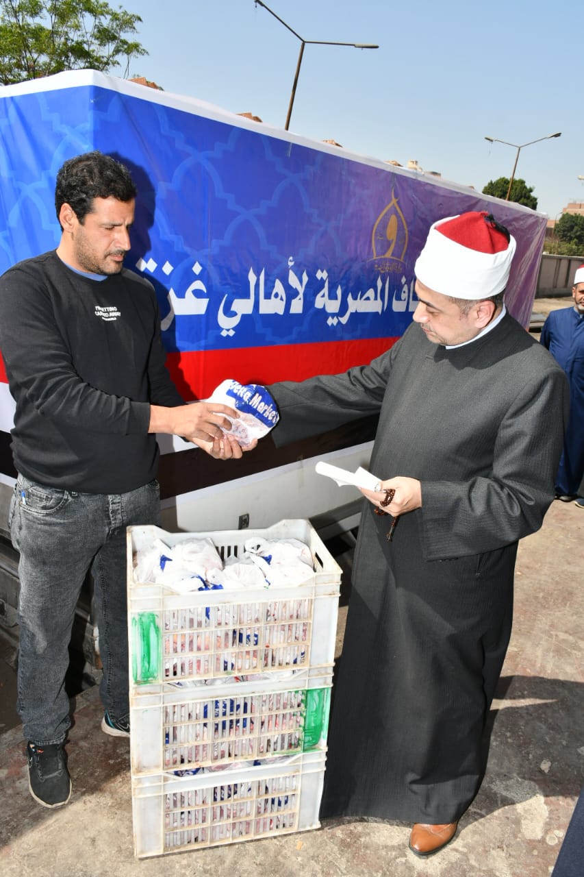 دفعة مساعدات جديدة من لحوم صكوك الإطعام لأهالي غزة