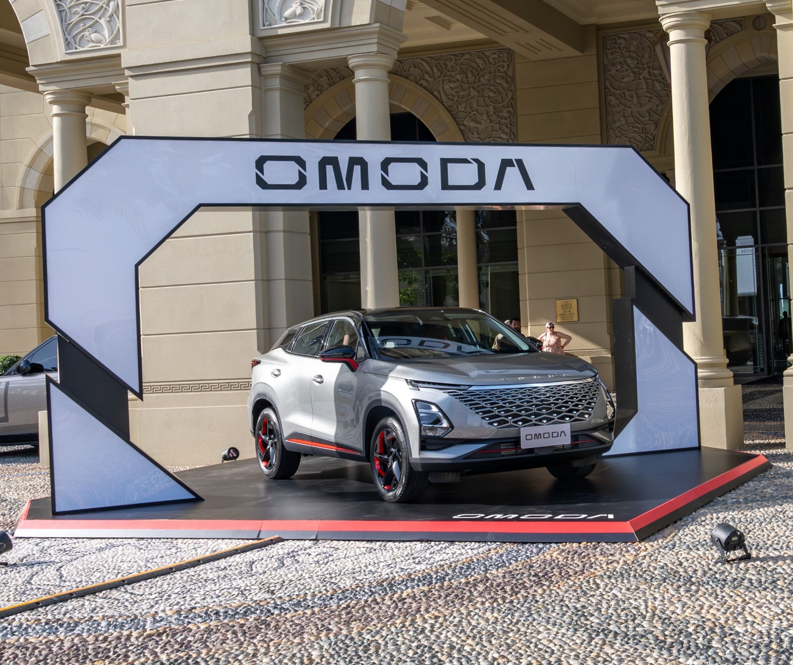 سيارة OMODA C5 الجديدة تستقطب عشاق السيارات في الحدث الحصري لأول مرة في دبي