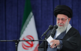 قائد بالحرس الثوري الإيراني يحذر من أن طهران قد تراجع عقيدتها النووية