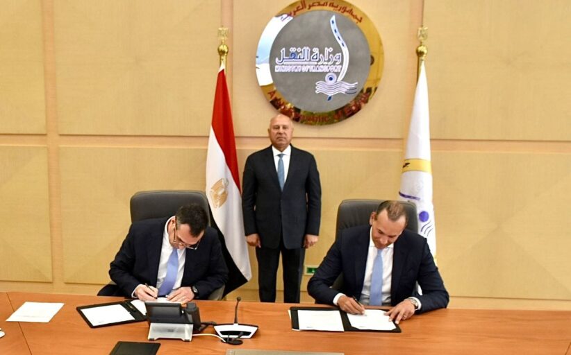 النقل يشهد توقيع عقد تنفيذ أعمال البنية الفوقية لمشروع محطة الحاويات تحيا مصر 1 بميناء دمياط