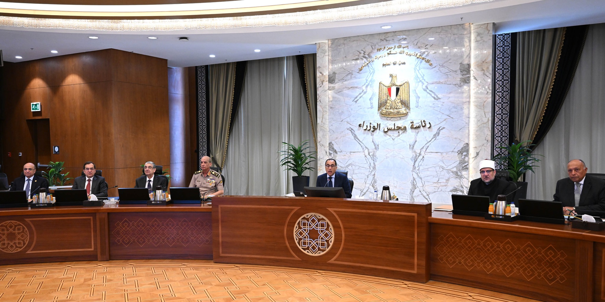مدبولى يُهنئ الرئيس السيسي والقوات المُسلحة والشعب المصري بالذكرى الثانية والأربعين لعيد تحرير سيناء
