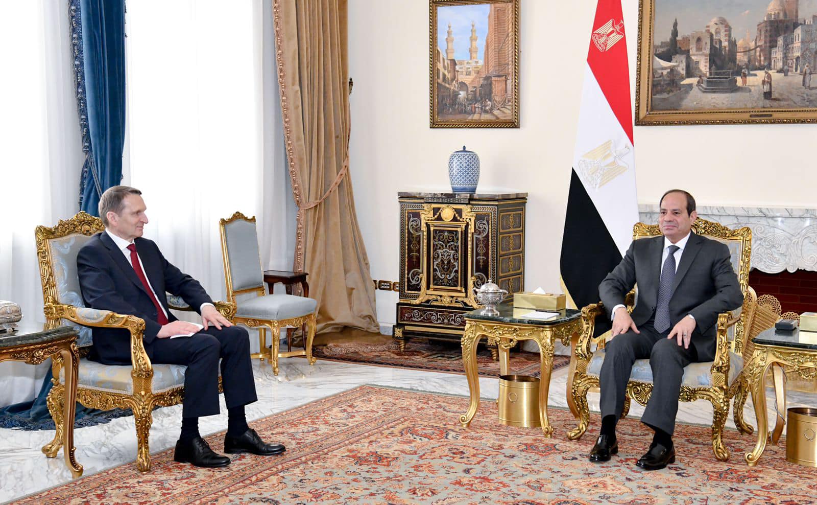 السيسى يستعرض الجهود المصرية لتهدئة الأوضاع بالمنطقة رئيس جهاز الاستخبارات الخارجية الروسية