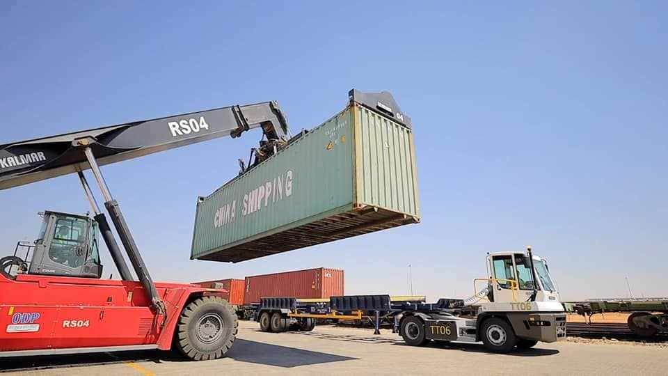 اهمية ميناء أكتوبر الجاف في حركة الواردات والصادرات بالموانئ البحرية المصرية