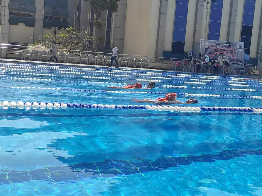 بنسبة نجاح ١٠٠٪ الشباب تعقد الاختبار الختامي لدورات الإنقاذ وإعداد معلم السباحة بالأولمبي