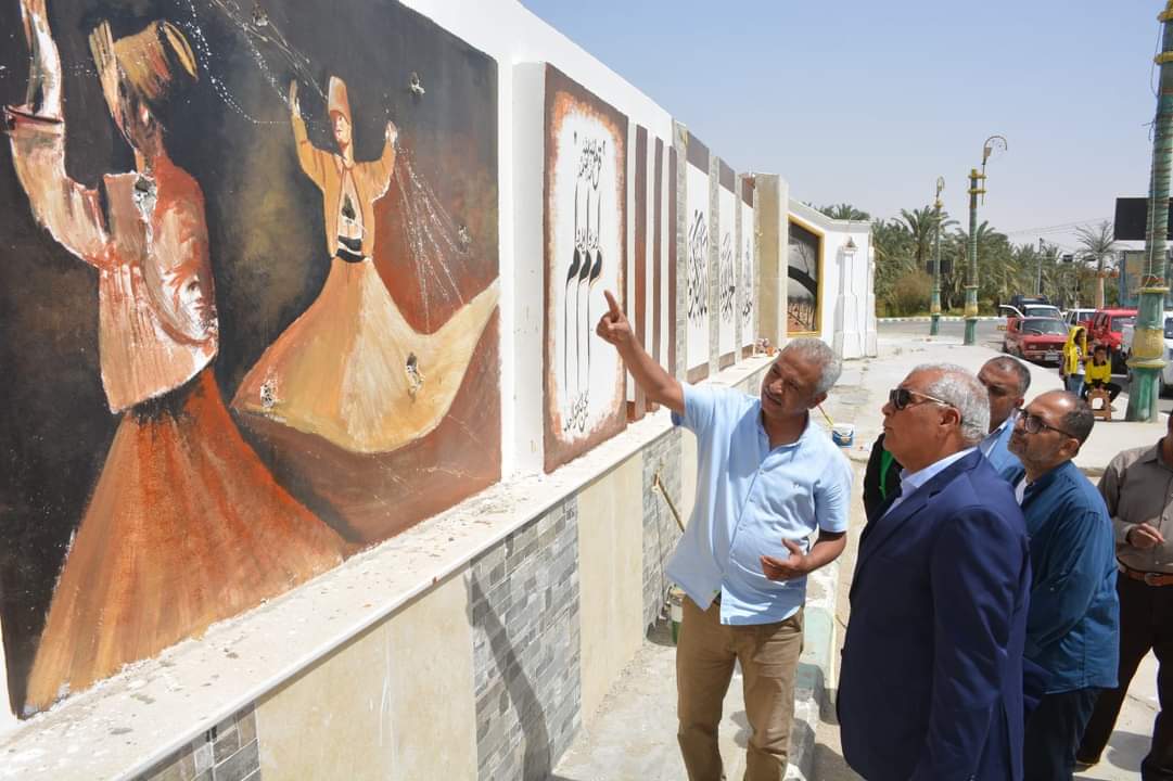 بالصور.. محافظ الوادي الجديد يتابع أعمال تطوير ممشى مدينة الخارجة