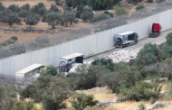 العمال الفلسطينيون بالنقل يخشون على سلامتهم بعد تخريب شاحنات مساعدات لغزة