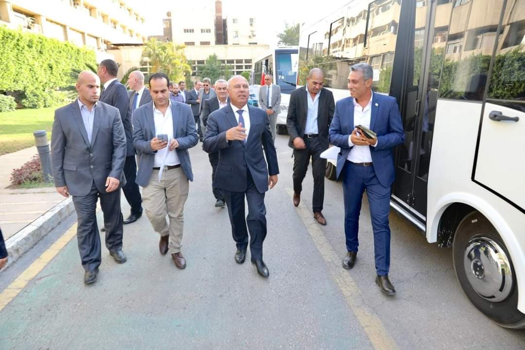 وزير النقل يعقد اجتماعاً موسعا مع وفد من كبرى الشركات المصرية المصنعة للاتوبيسات