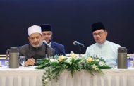 رئيس الوزراء الماليزي يحاوِر شيخ الأزهر حول وسطيَّة الإسلام بحضور علماء ماليزيا وشبابها