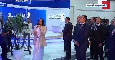 رئيس الوزراء يتفقد جناح المبادرة الرئاسية «بداية جديدة» بمعرض Cairo ICT 24