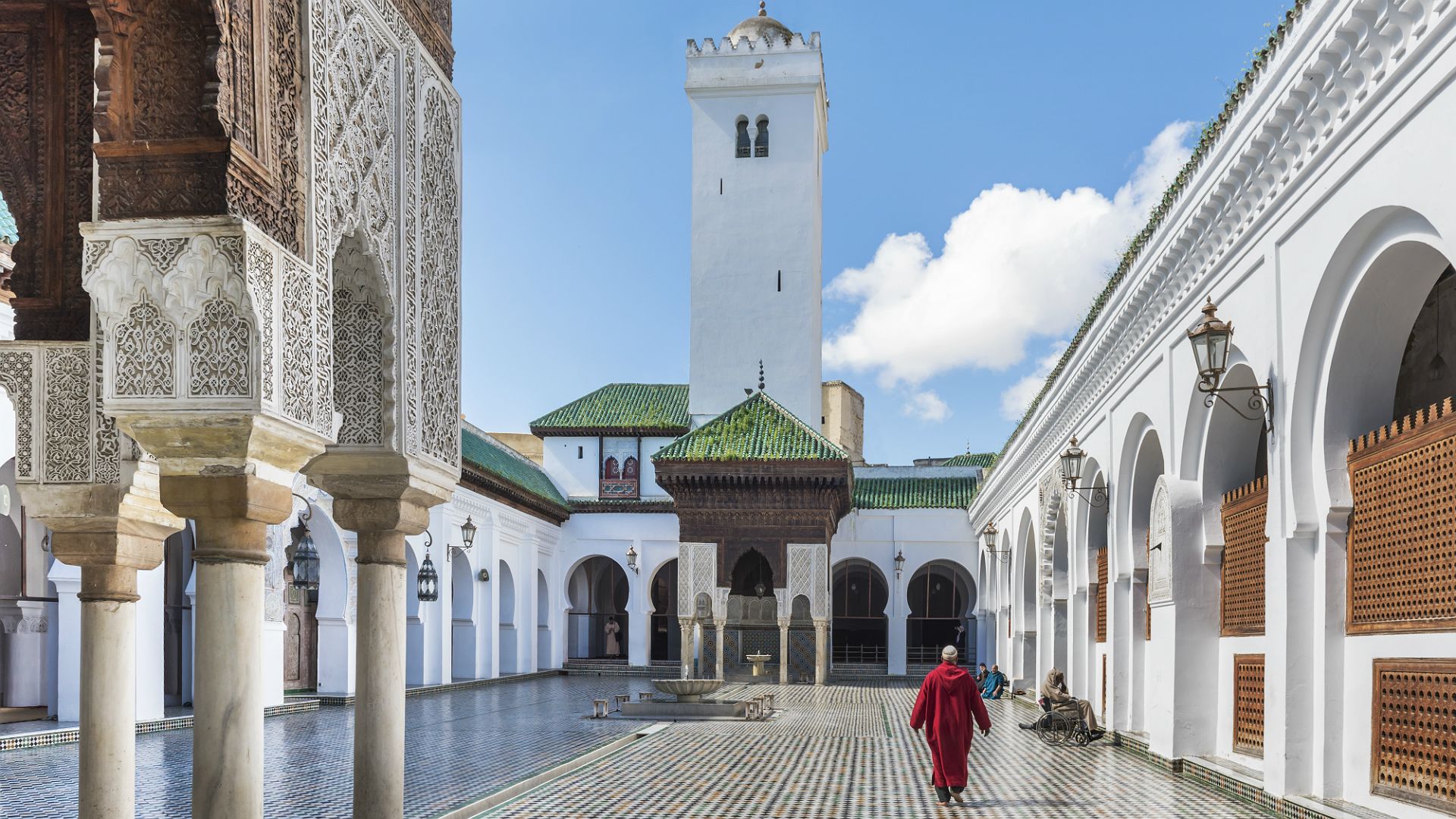 جامع القرويين بمدينة فاس أعرق وأقدم جامعة فى العالم