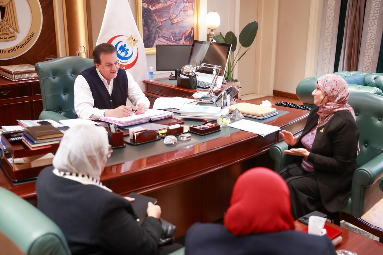 وزير الصحة يوجه باتخاذ جميع الأجراءات اللازمة للحفاظ على الريادة المصرية في مجال التمريض