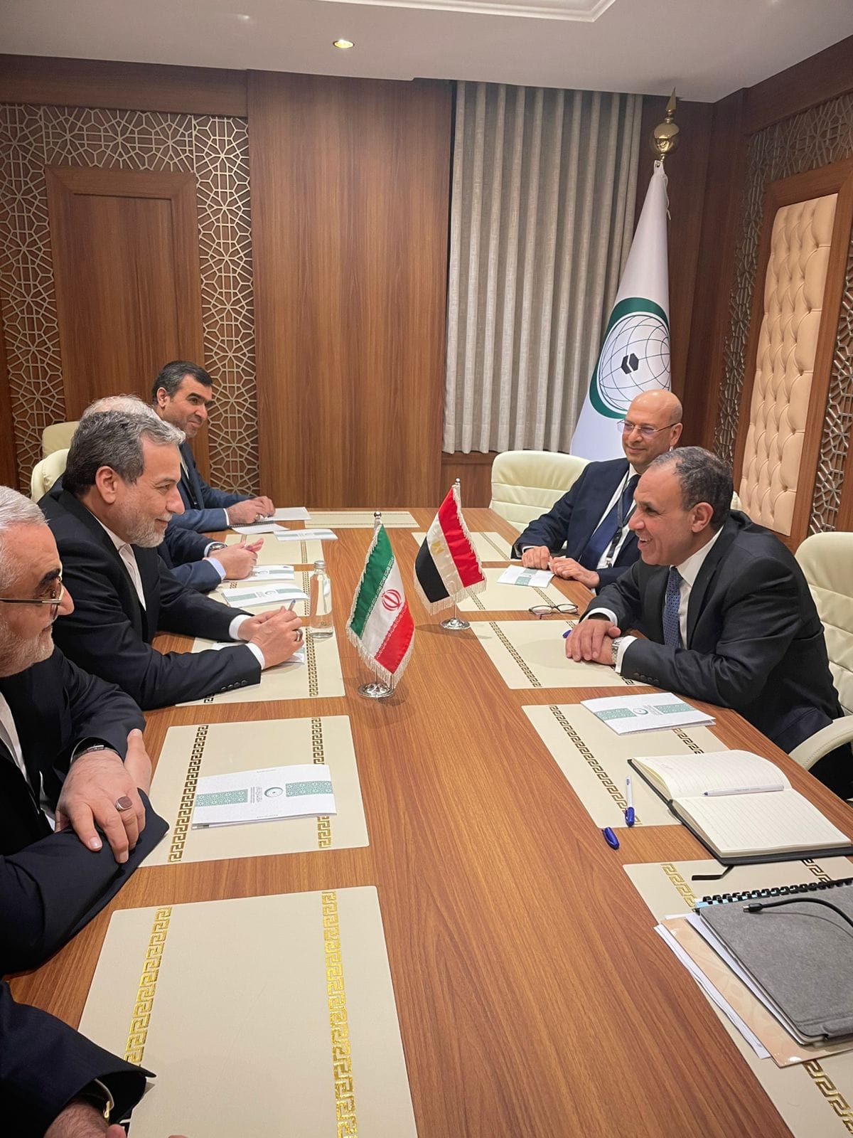 وزير الخارجية يلتقي بنظيره الإيرانى علي هامش الاجتماع الاستثنائي لوزراء خارجية منظمة التعاون الإسلامي