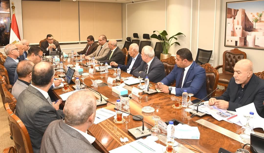 وزير الإسكان يتابع الأعمال الجارية بـ 