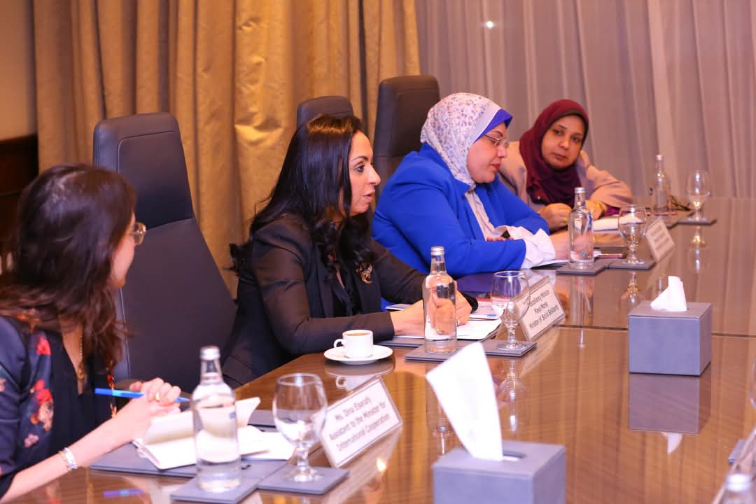 وزيرة التضامن الاجتماعي تلتقي وزيرة العمل والصحة والتضامن وشئون العائلة الفرنسية