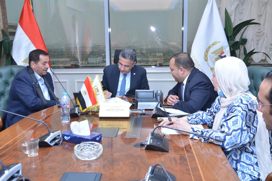 وزير التموين يلتقي بعدد من أعضاء مجلسي النواب والشيوخ