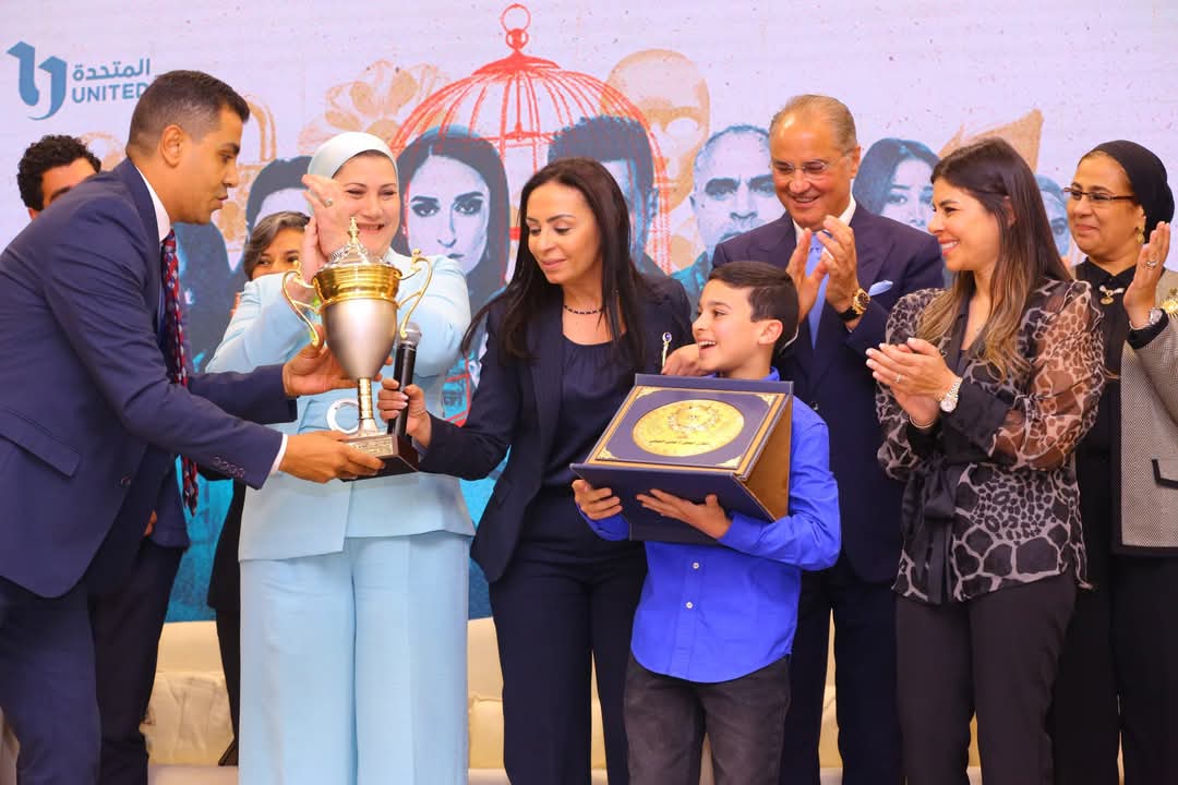 وزيرة التضامن الاجتماعي تكرم نجوم  مسلسل الام_شمسية