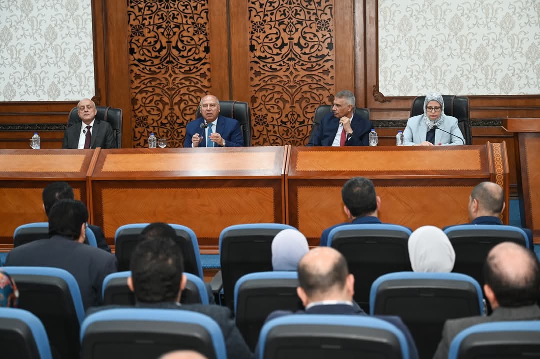 الوزير يبحث مع محافظي ومستثمري الأقصر وأسوان تحديات المناطق الصناعية بالمحافظتين وسبل حلها
