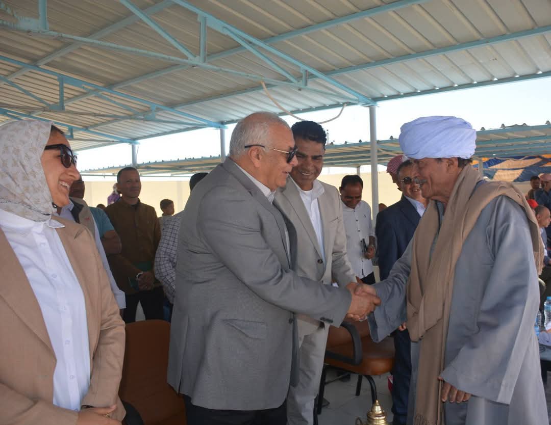 محافظ الوادي الجديد يشهد ختام سباق