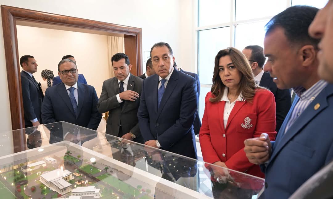 مدبولي يتفقد معسكر القرش الدولي المطور للشباب.. ويؤكد اهتمام الدولة بالنشء والشباب