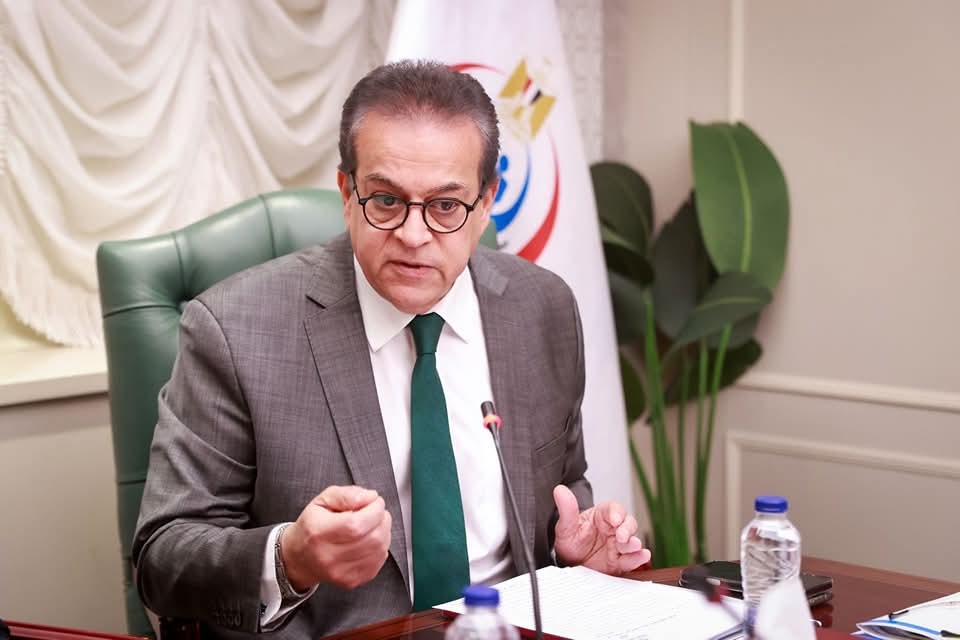 وزير الصحة يبحث مع وزير الاستثمار وضع آليات وحلول لتخفيف الأعباء المالية وتشجيع الاستثمار