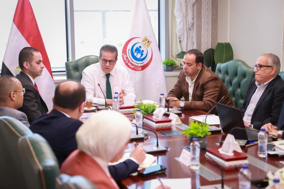 وزير الصحة يعقد اجتماعاً لبحث آليات تطوير وحوكمة منظومة العلاج على نفقة الدولة