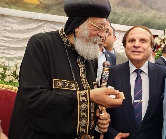 الأمين العام لرابطة الجامعات الإسلامية يهنىء قداسة البابا تواضروس بعيد القيامة المجيد