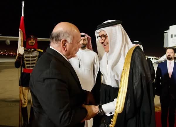 وزير خارجية مملكة البحرين يستقبل نائب رئيس الوزراء ووزير الخارجية فؤاد حسين في المنامة ويعقدان مباحثات ثنائية