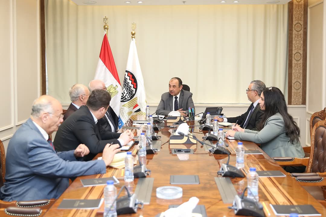 شيمى يلتقي رئيس «تكنيب إنرجيز» الإيطالية لبحث فرص التعاون المشترك