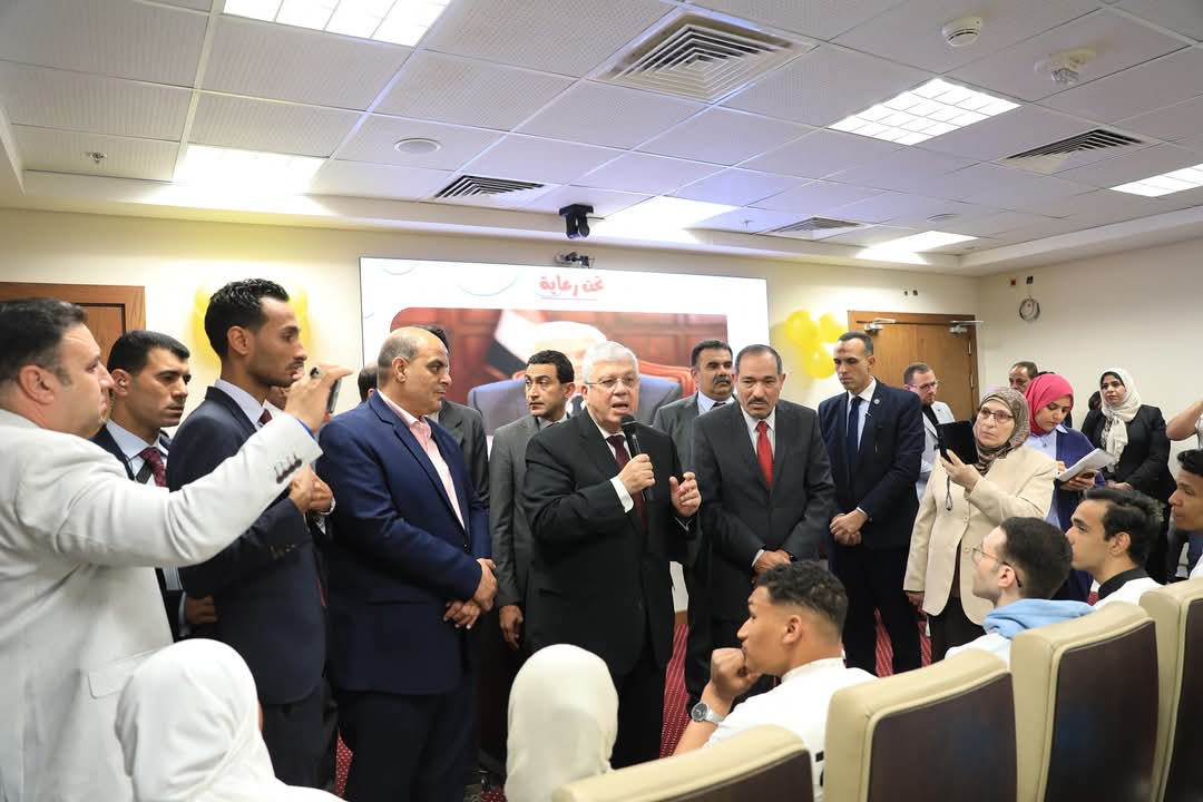 عاشور يشهد احتفالية تكريم طلاب المعاهد الحكومية والمعاهد العليا والجامعات التكنولوجية