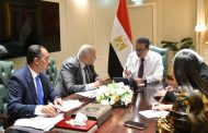 وزير الصحة يبحث التعويض عن مخاطر المهن الطبية ودعم الأطباء وتطوير برامج التدريب وبيئة العمل