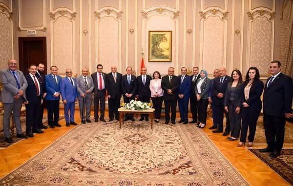وزير الخارجية يلتقى مع لجنة حقوق الإنسان بمجلس الشيوخ