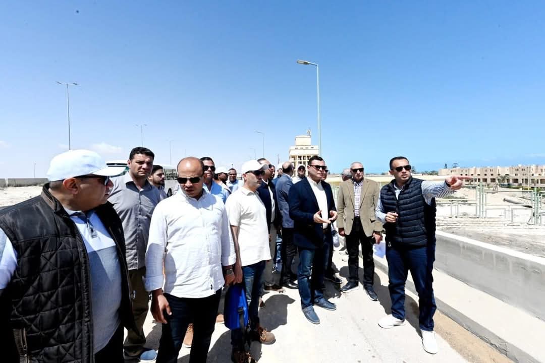 وزير الإسكان يتفقد أعمال رفع كفاءة طريق الازدواج وإنشاء سور منطقة الشانزلزيه