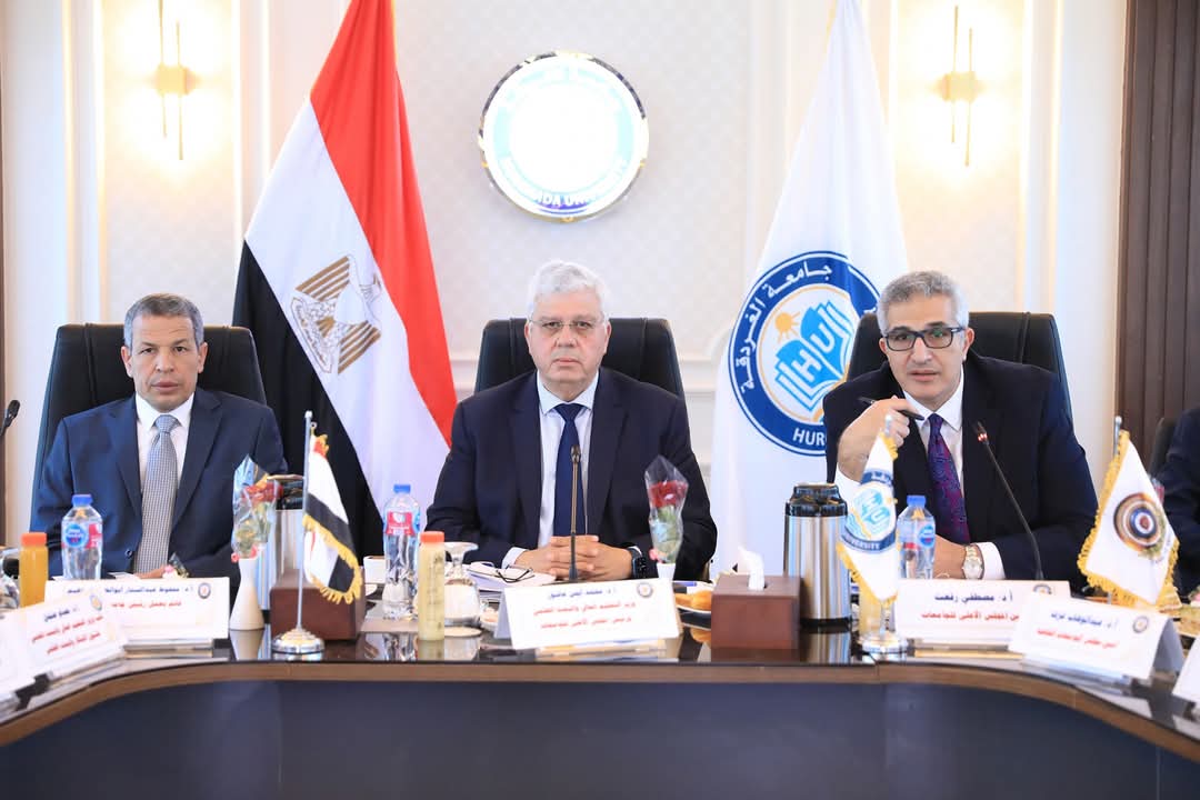 وزير التعليم العالي يترأس اجتماع المجلس الأعلى للجامعات بجامعة الغردقة