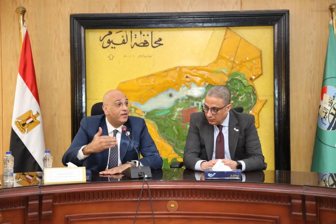 رحمى ومحافظ الفيوم يبحثان سبل التعاون لدعم المشروعات الصغيرة