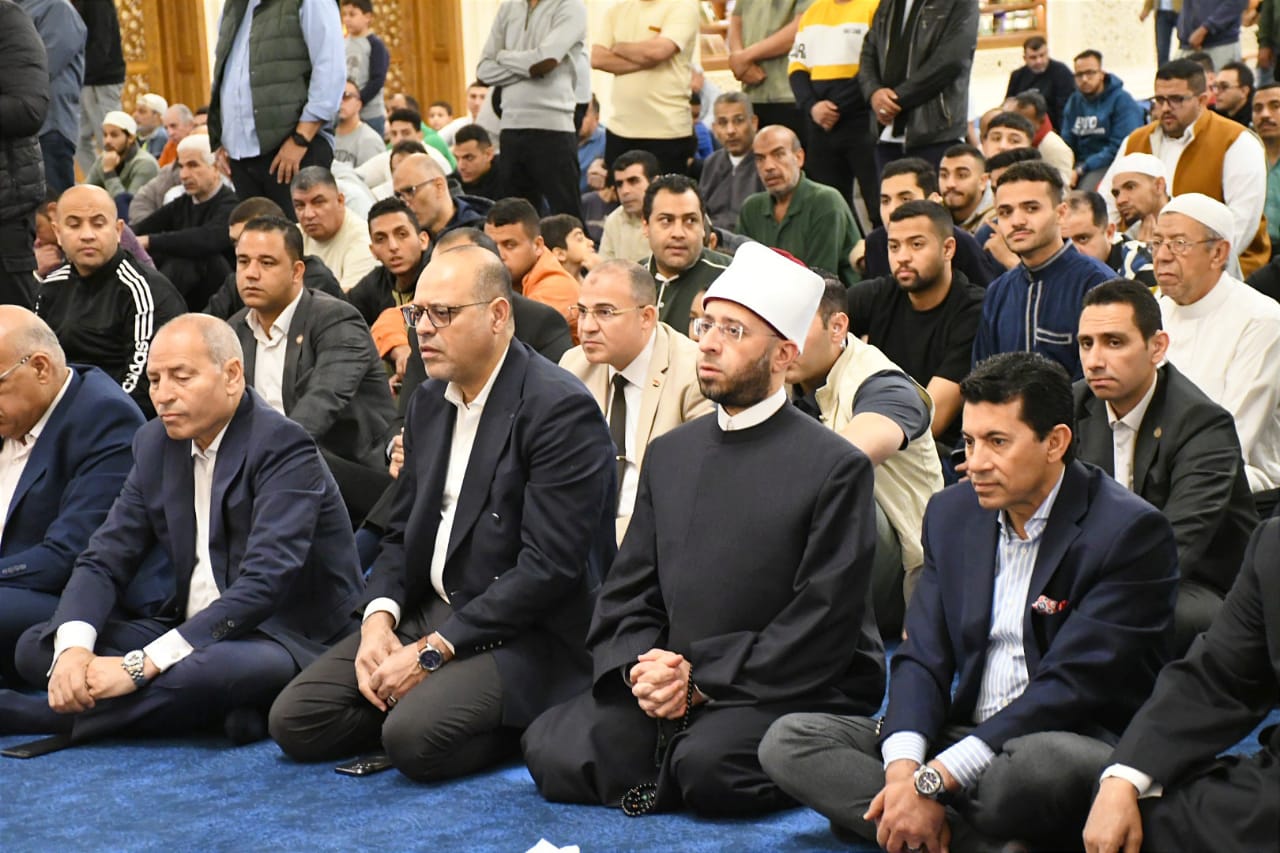 وزراء الأوقاف والعمل والشباب والرياضة ومحافظ القاهرة يشهدون صلاة الجمعة بمسجد العلي العظيم