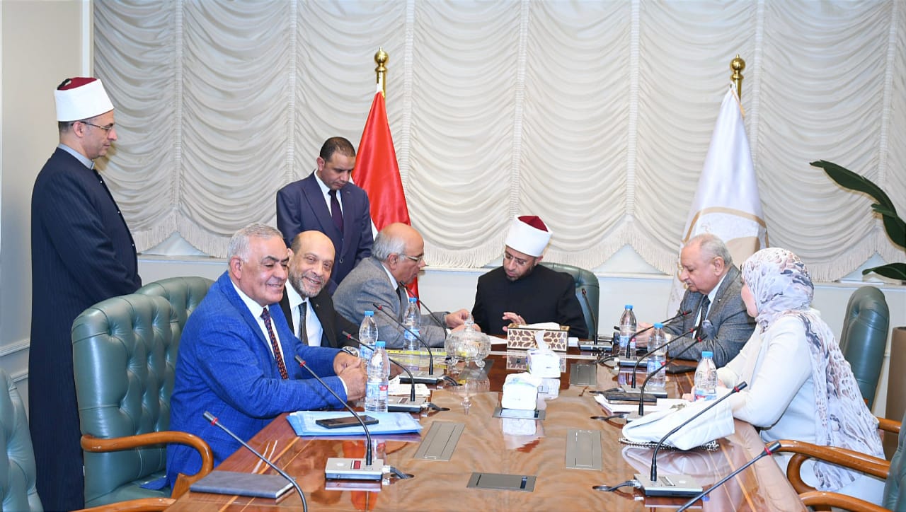 لتلبية مطالب أهالي دوائرهم الكرام.. وزير الأوقاف يستقبل عددًا من النواب