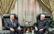 نقيب الأشراف يهنئ د. شوقي علام بتعيينه عميدًا لمعهد الدراسات الإسلامية