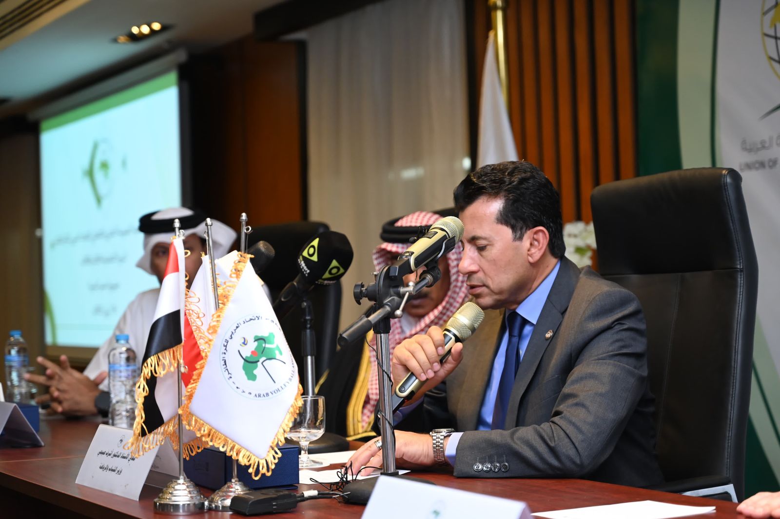 وزير الشباب والرياضة يشهد الجمعية العمومية للاتحاد العربي للكرة الطائرة