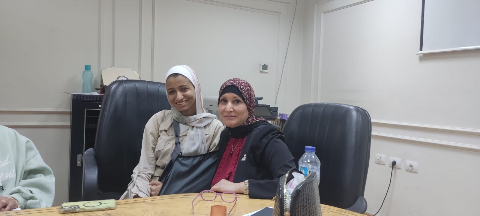 نقيب التمريض تستقبل ممرضة تعرضت للاعتداء.. وتؤكد دعم النقابة الكامل للفريق التمريضي