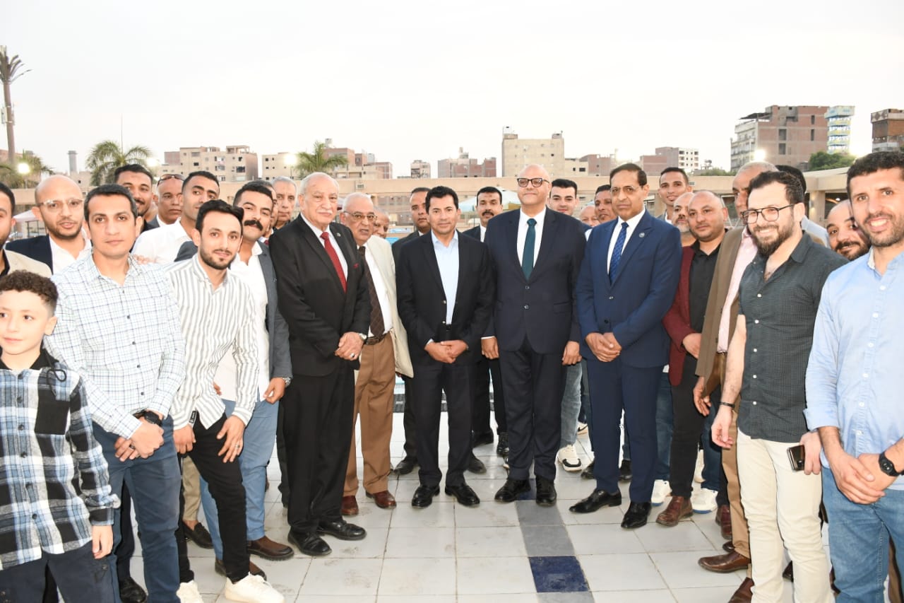 وزير الرياضة ومحافظ القليوبية يفتتحان عدداً من المشروعات بمركز التنمية الشبابية بشبرا الخيمة